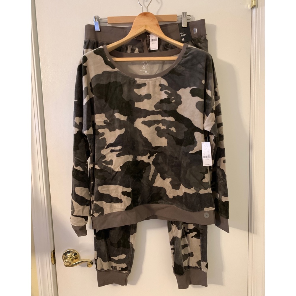 NY & Company Camo Sweat Suit